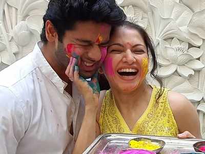 Holi 2021: Bhagyashree gives a glimpse of the celebration at home with son Abhimanyu Dassani and others
