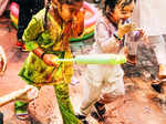 These romantic pictures of Sunny Leone and Daniel Weber from their Holi celebration go viral