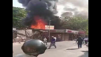 Fire in Mumbai: Fire breaks out at seven garments shop in Mumbai ...