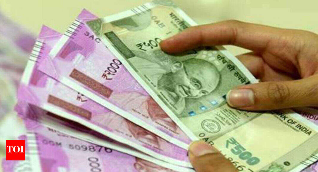 Indian Rupee At 3 Week Low On Us Dollar Rally Central Bank Buying Suspected Times Of India