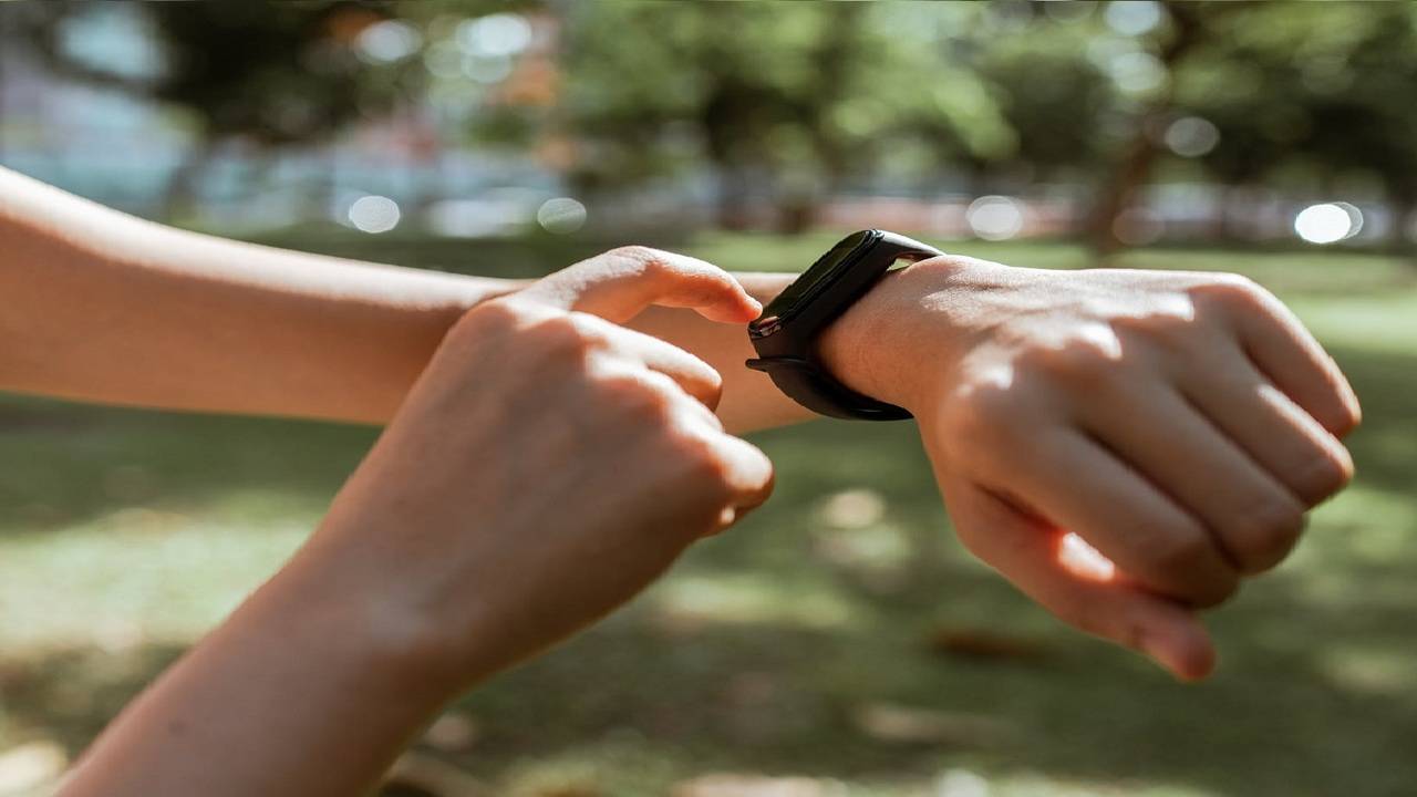 Longest battery life fitbit hot sale