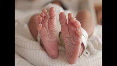 Telangana: Woman delivers on road near PHC, baby boy dies