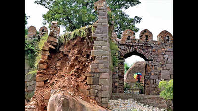 Qutub Shahi tombs, Golconda fort neglected, Telangana HC loses cool