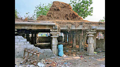 Kakatiya-era temple in Suryapet lies in neglect