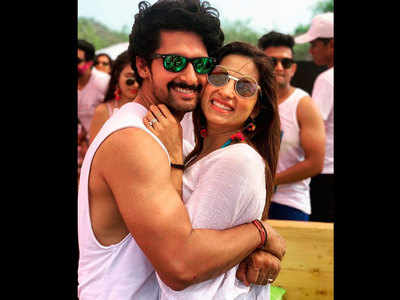 Sargun Mehta and Ravi Dubey’s Holi pictures are a treat for the fans