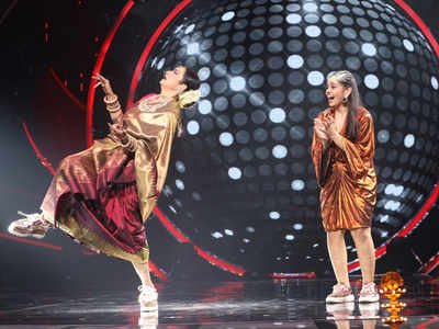 Indian Idol 12: Legendary actress Rekha dances on 'Humma Humma' wearing sneakers with contestant Shanmukhapriya