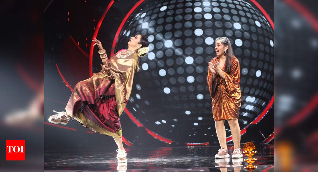 Indian Idol 12: Legendary actress Rekha dances on 'Humma Humma' wearing ...