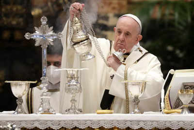 Pope Francis opens final Holy Week services, skips Last Supper rite