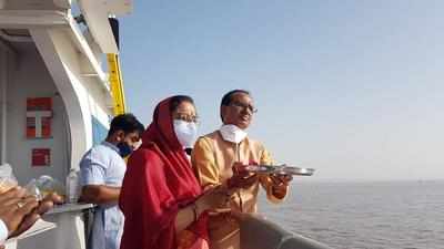 MP CM visits Bharuch to pay homage to Narmada