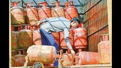 LPG cylinder gets cheaper by Rs 10 in Mumbai