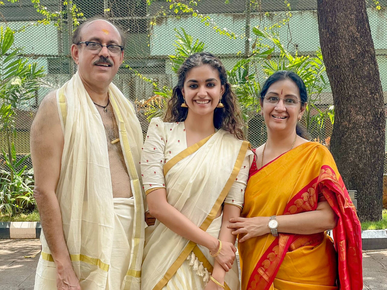 Details more than 105 kodungallur temple dress code jtcvietnam.edu.vn