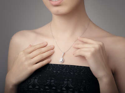 How to style modern jewellery