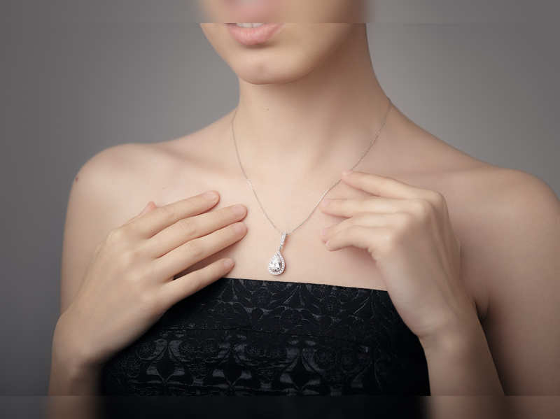 How to style modern jewellery