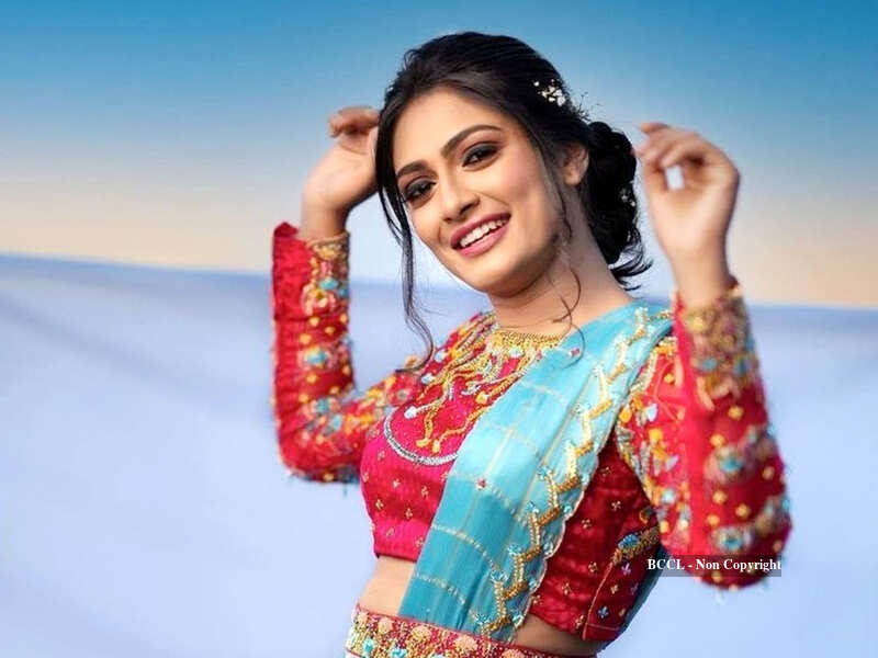 Sastika Rajendran to host 'Sunday Kondattam' - Times of India