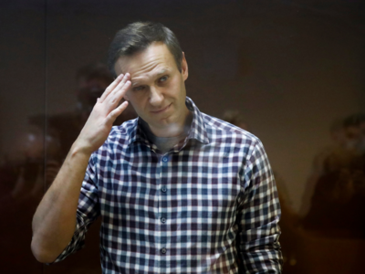 Jailed Kremlin critic Alexei Navalny says he has cough and temperature amid TB outbreak