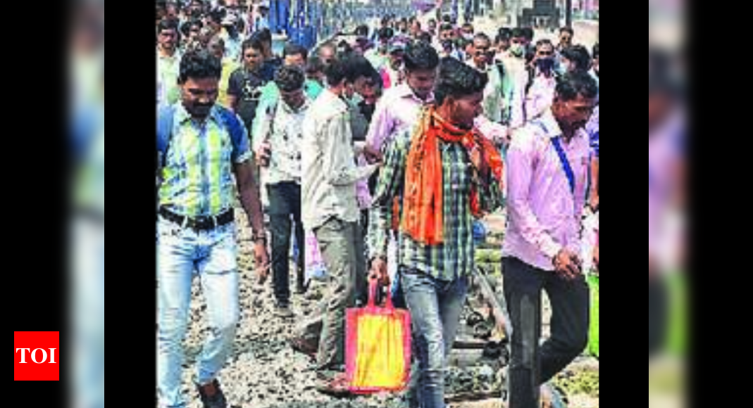 Bihar workers heading home fearing lockdown | Patna News ...