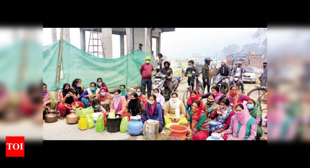 Women block road in Bageshwar demanding regular water supply - Times of India