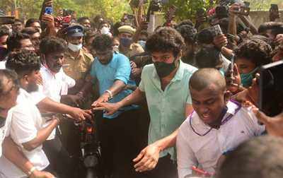 Actor Vijay’s polling day cycle ride sends social media into a tizzy