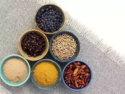 Wooden spice boxes for keeping your most-used spices in one place
