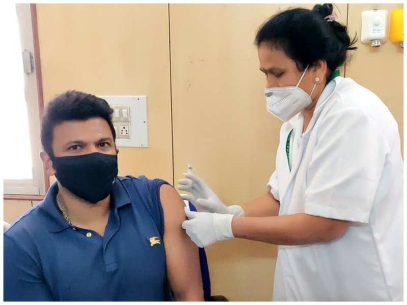 Puneeth Rajkumar gets his first dose of the Covid-19 vaccine | Kannada ...