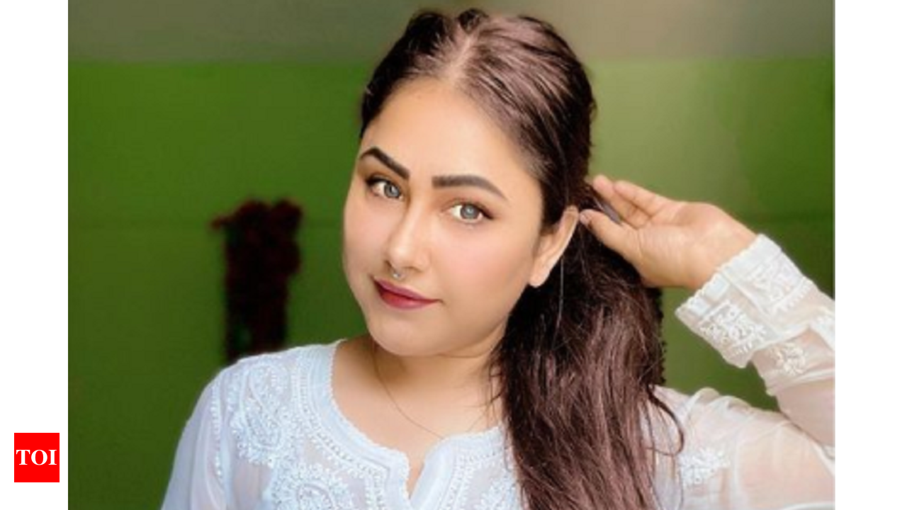 Watch: Priyanka Pandit looks fresh as a daisy in her latest post | Bhojpuri  Movie News - Times of India