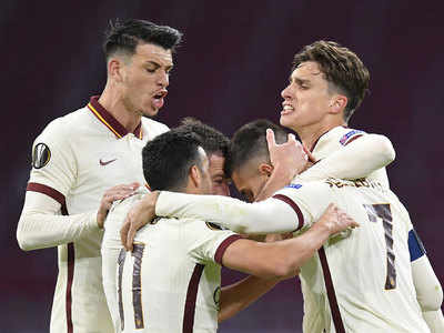 AS Roma come from behind to win at Ajax Amsterdam