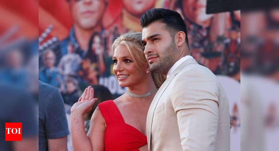 Britney Spears gets COVID19 vaccine with Sam Asghari English Movie