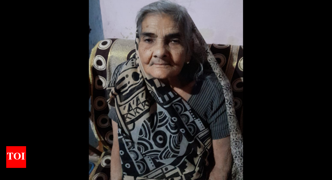 Meerut: Three elderly women walk in for Covid vaccine, get anti-rabies shots instead | Meerut News - Vimarsana News