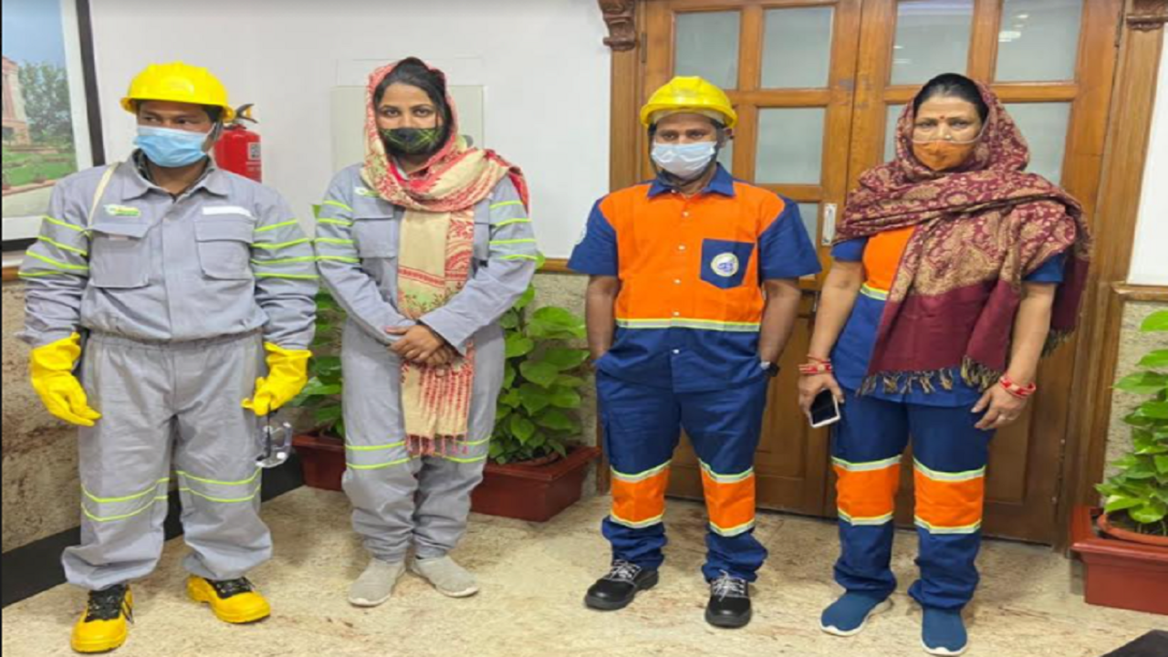 Now Sanitation workers to have uniform dress code across India | India ...