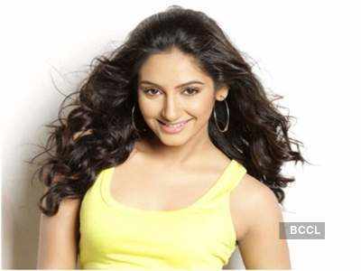Ragini Dwivedi shows her support to Kannada stand up acts