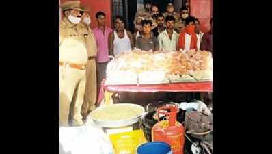 Two quintals of ‘jalebi’, ‘samosa’ for voters seized in Unnao