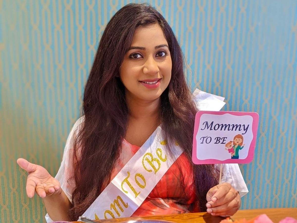 Photos: Mom-to-be Shreya Ghoshal gives a glimpse of her online