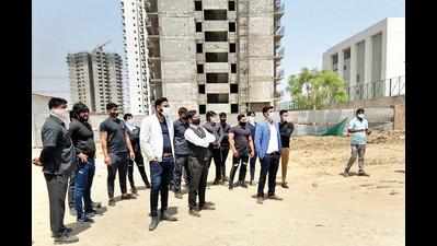 20 bouncers in tow, builder tells buyers project delayed