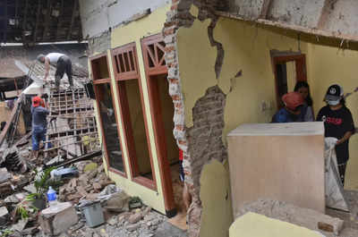 Seven killed after quake rocks Indonesia's Java island