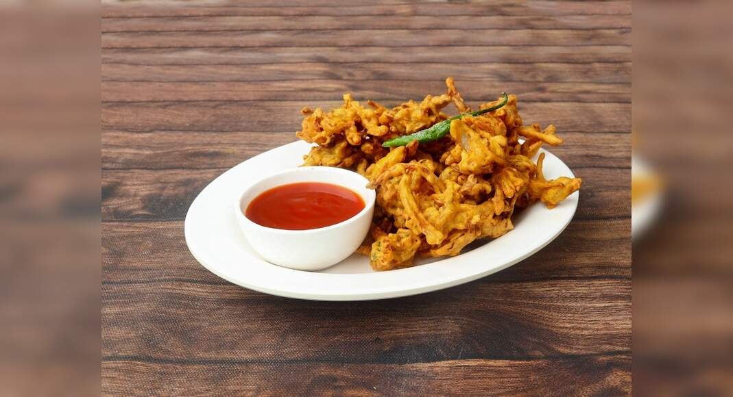 Onion Pakoda Recipe: How to Make Onion Pakoda Recipe at Home | Homemade Onion Pakoda Recipe - Times 