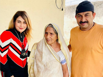 Pakkhi Hegde visits Manoj Tiwari’s residence in Varanasi
