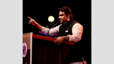 Mumbai: Samajwadi Party MLA Rais Shaikh alleges 'cash-for-transfer' scam in BMC