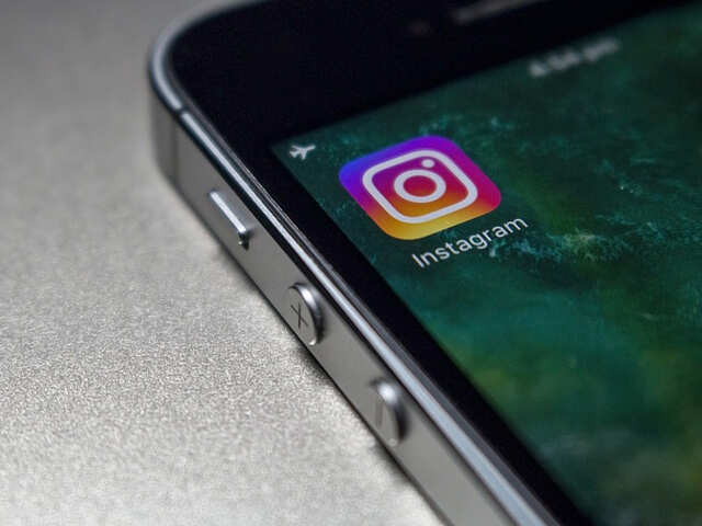 How to add songs with lyrics in Instagram Stories in eight simple steps How to add songs with lyrics in Instagram Stories in eight simple steps