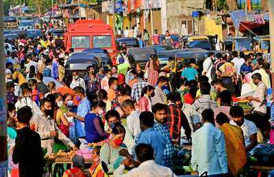 Mumbai: Traffic congestion due to festival shoppers, people rushing to ...