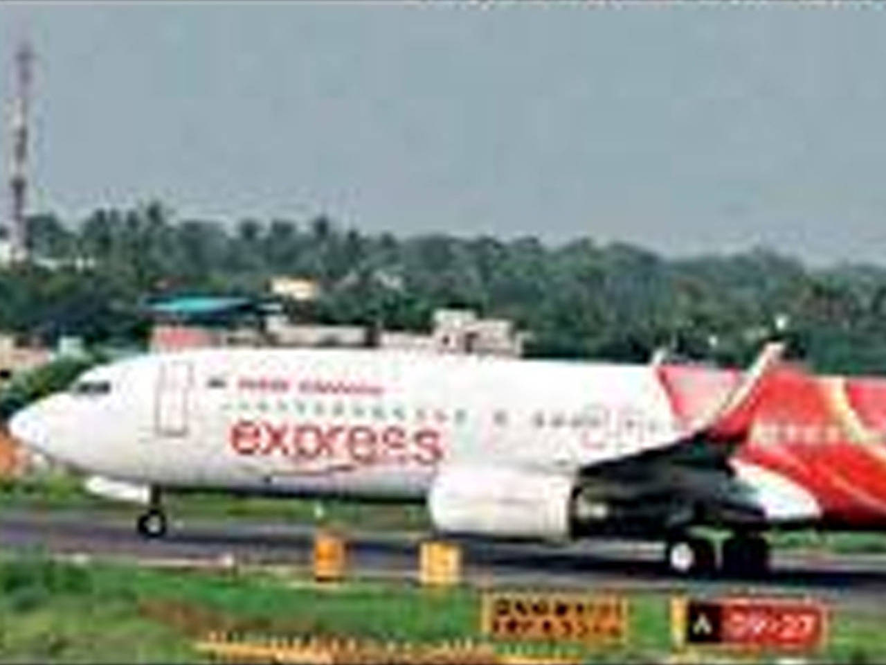 After vibration, Air India pilots skip Kozhikode table-top runway, land in  Kochi with 188 on board | Kochi News - Times of India