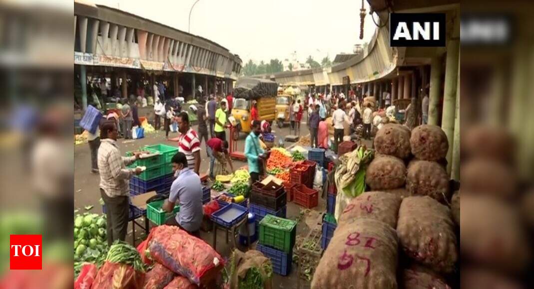 Huge crowd at Pune's APMC market despite surge in Covid19 cases Pune