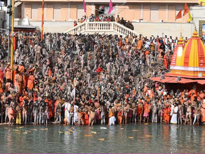 Over 100 pilgrims, 20 seers test +ve in Maha Kumbh