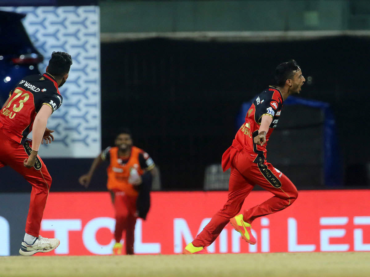 SRH vs RCB Highlights, IPL 2021: Three-wicket over from Shahbaz helps Bangalore beat Hyderabad by 6 runs - The Times of India