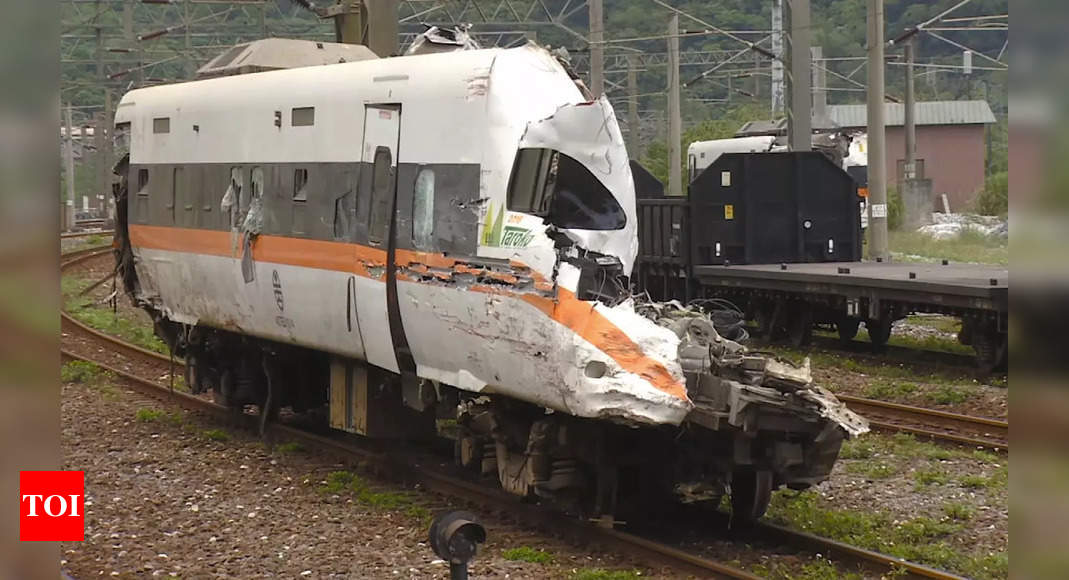 taiwan-transport-minister-resigns-over-train-crash-times-of-india
