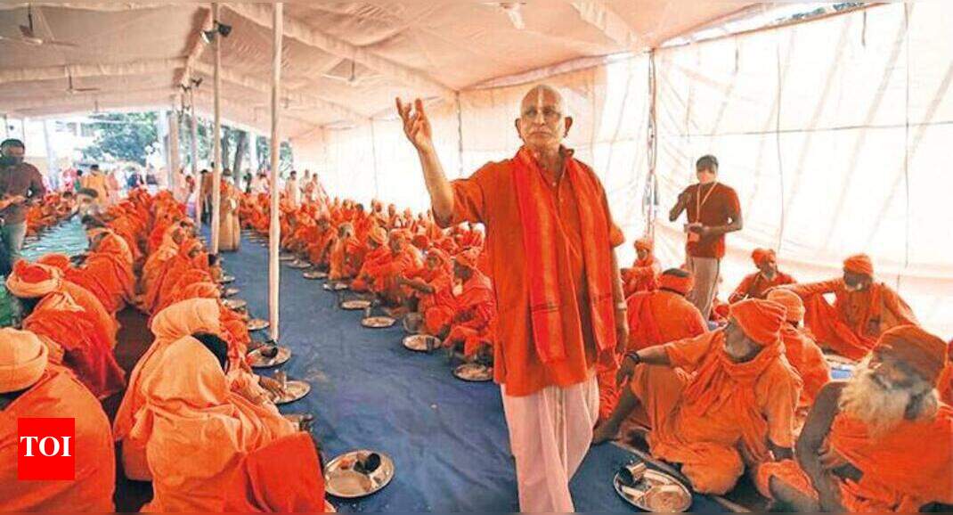 At Kumbh, Muslim saint who holds forth on Upanishads, Gita a big draw | Dehradun News - Vimarsana News