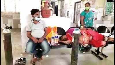 Bed shortage: Two get oxygen in corridors of KDMC hospital