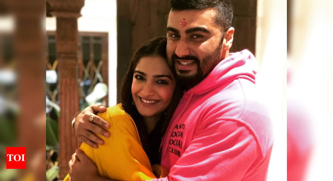 Sonam Kapoor sends love to Arjun Kapoor