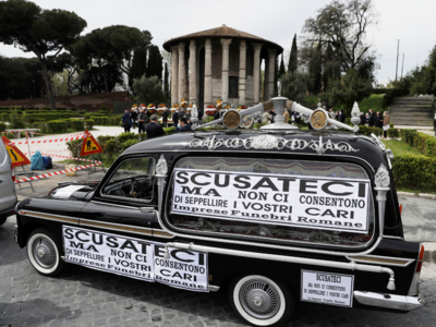 Funeral workers protest as Rome red tape causes bodies to pile up