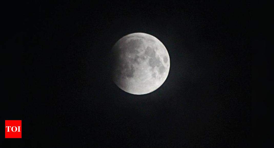 Mumbai in awe as the moon covers Mars for 90 minutes |  Mumbai News