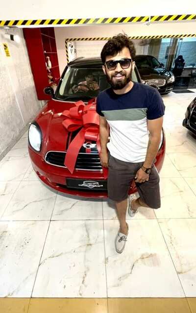 Shashi Kumar gets himself his dream car - Times of India